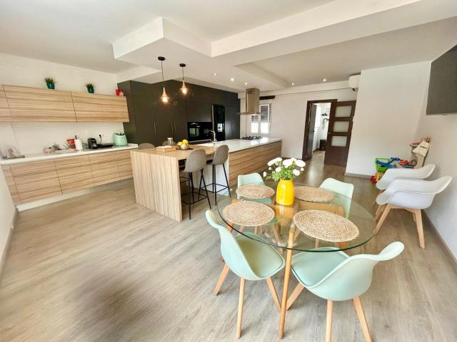 MAGNÍFICO PISO EN ORIHUELA, TODO REFORMADO CON MATERIALES DE PRIMERA CALIDAD, EXTERIOR, CON GARAJE, TERRAZA ¡PREGUNTE POR ELLA!