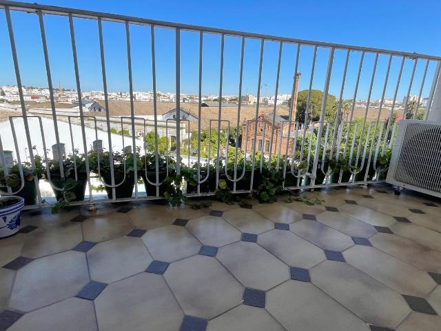 MAGNIFICO PISO MUY AMPLIO EN EL CENTRO DE JEREZ