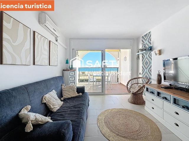 Magnífico pisoo renovado con terraza y licencia turística – Frente al mar
