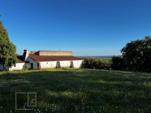 Magnífico Refúgio com vista para a Serra d'Ossa a 10 min de Estremoz