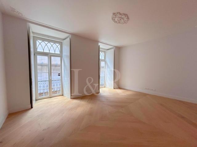 Apartamento T2 com pé direito alto, na Baixa, Lisboa