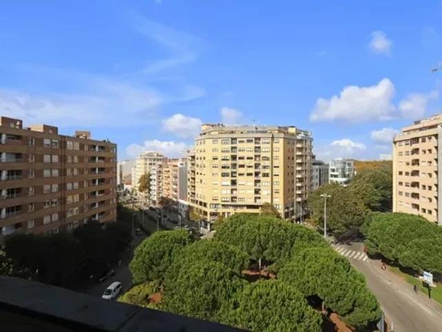 Magnífico T3 na Avenida da República – 8.º Andar com Vistas e Luz Natural Excepcional em Matosinhos