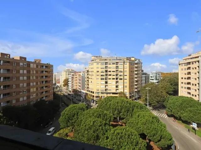 Magnífico T3 na Avenida da República – 8.º Andar com Vistas e Luz Natural Excepcional em Matosinhos