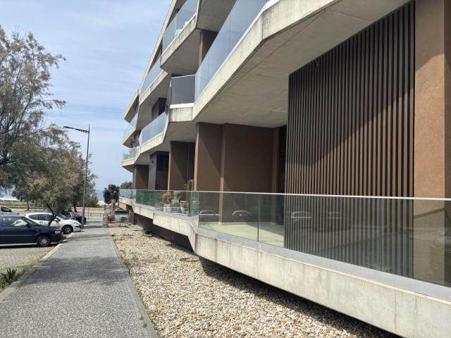 Magnífico T4 C/ 2 Suites/Garagem+2L. Garagem/a 100m da praia/Canidelo