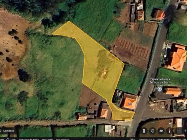 Magnifico Terreno Plano com casa antiga com Vista Mar