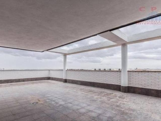 Magnífico y luminoso atico duplex de 260 m2 y 3 habitaciones situado en urbanización cerrada