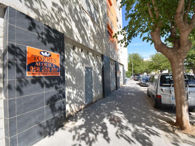 ¡ MAGNÍFICO LOCAL EN ALHENDÍN !