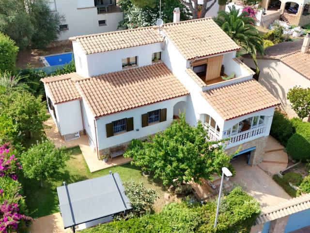 Magnífica casa unifamiliar con amplio jardín privado 200m² Sant Antoni de Calonge