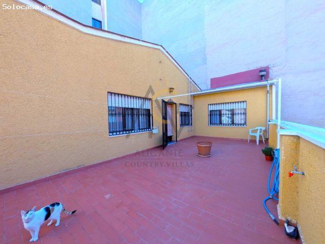 Magnífica casa unifamiliar en esquina con jardín, terraza y múltiples