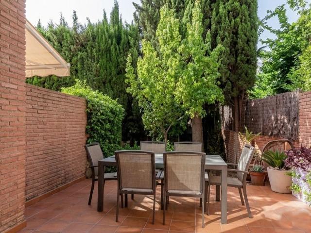 Magnífica casa adosada con jardín privado y garaje en Rocafo. 216m² Rocafort