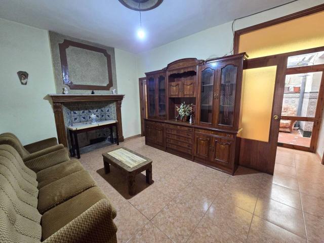 MAGNIFICA CASA ADOSADA EN AYORA