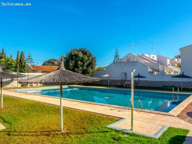 MAGNÍFICA CASA ADOSADA EN LA ESQUINA EN CALAS BLANCAS, EN TORREVIEJA