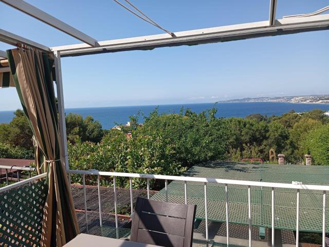 Magnífica Casa Adosada en Venta en Seghers, Estepona | Vistas al Mar, 4 Dormitorios, Jardín y Amplio Sótano