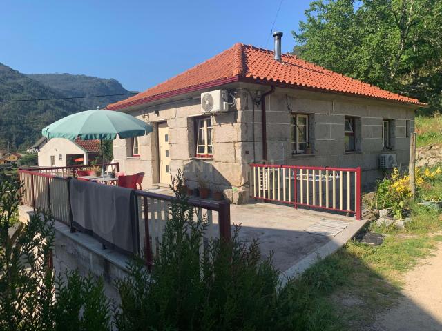 Magnífica Casa com 3 Apartamentos na Vila do Gerês