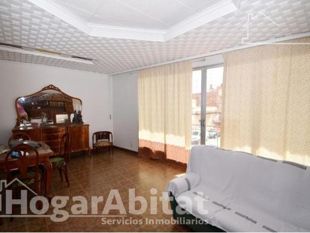 MAGNÍFICA CASA CON DOS VIVIENDAS INDEPENDIENTES Y TERRAZA, CERCA DEL CENTRO