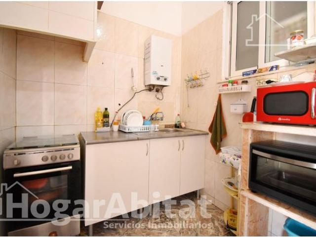 ¡MAGNÍFICA CASA! CON OCHO DORMITORIOS, TERRAZA Y GARAJE, CERCA DEL CENTRO
