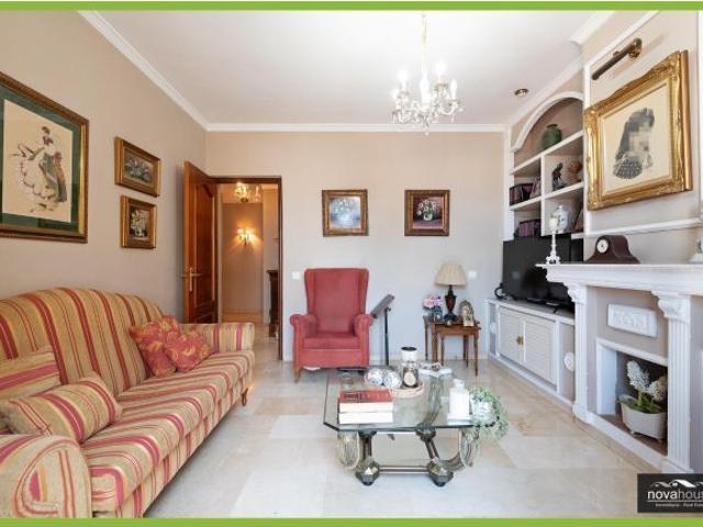 ¡MAGNÍFICA CASA CON SOLARIUM EN PRIMERÍSIMA LÍNEA DE PLAYA EN EL PALO!