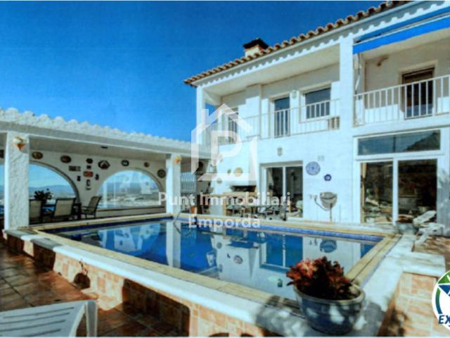 Magnífica casa con vistas panorámicas a la Bahía de Roses y licencia turística