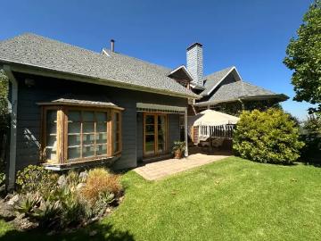 Magnifica Casa de 300/1.097 en Sector de Quinchamalí – Las Condes