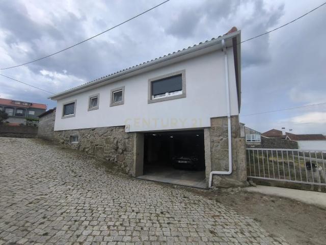Magnífica casa de campo com 4 quartos, garagem e jardim