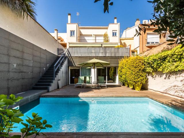 MAGNÍFICA CASA EN VENTA EN EL CENTRO DE SABADELL