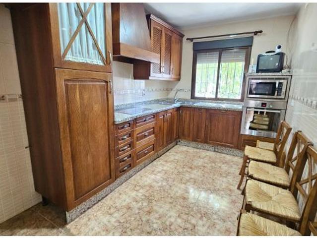 Magnífica Casa en Cañero: Amplitud Excepcional y Lista para Habitar