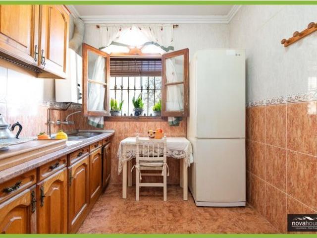 ¡MAGNÍFICA CASA EN PLANTA BAJA EN EL PASEO MARÍTIMO DEL PALO!