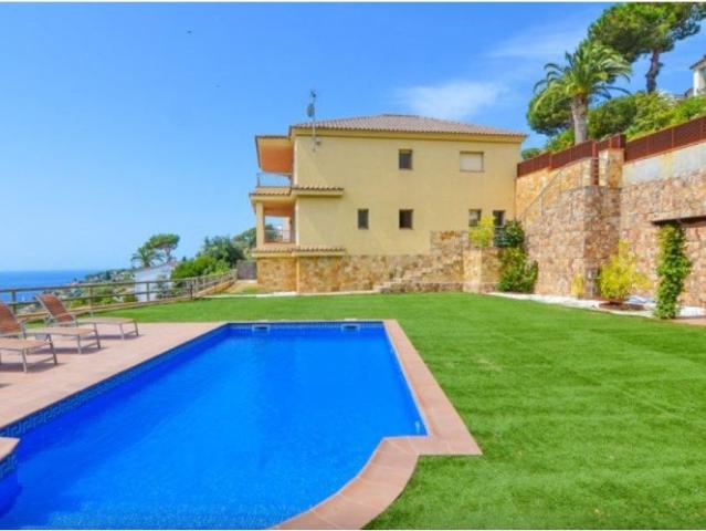 Magnifica casa en Santa María de LLorell con licencia turist. 191m² Tossa de Mar