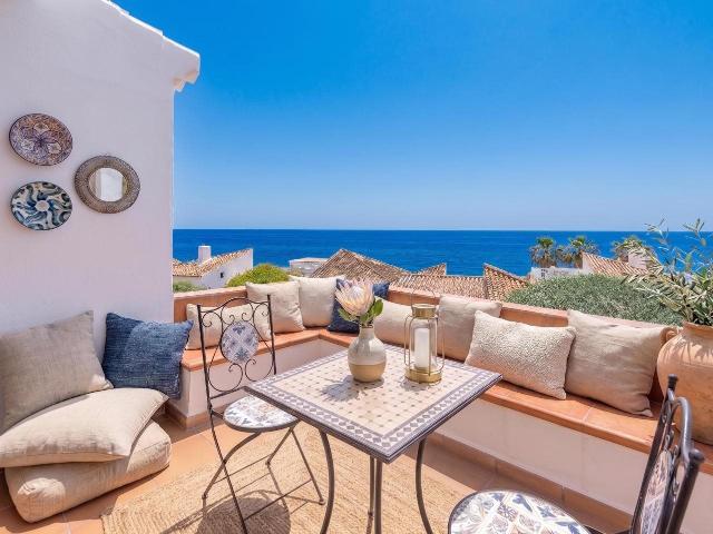 Magnífica Casa Independiente Con Vistas Panorámicas Al Mar.. 180m² Estepona