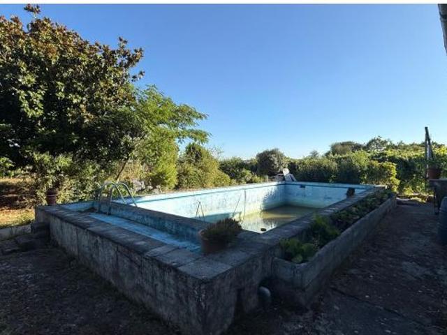 Magnífica Casa Independiente con Amplio Terreno y Piscina en Vilarchao a 15 minutos de Ourense