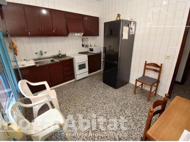 MAGNÍFICA CASA LUMINOSA CON GARAJE Y DOS TERRAZAS, TODA AMUEBLADA
