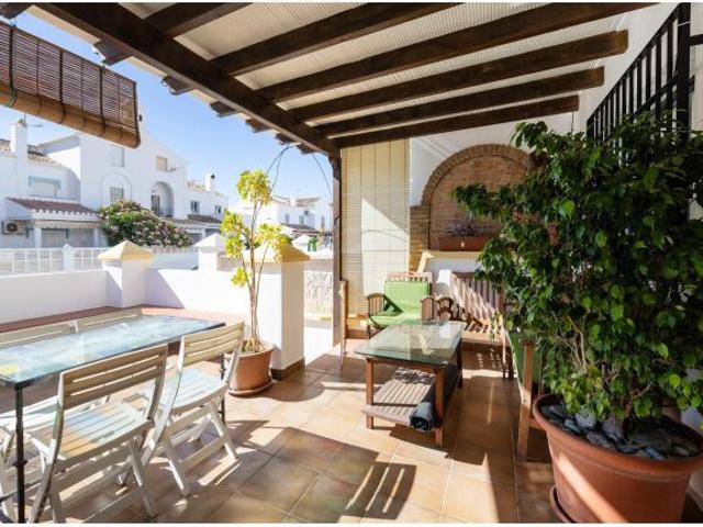 Magnifica casa pareada en Calahonda