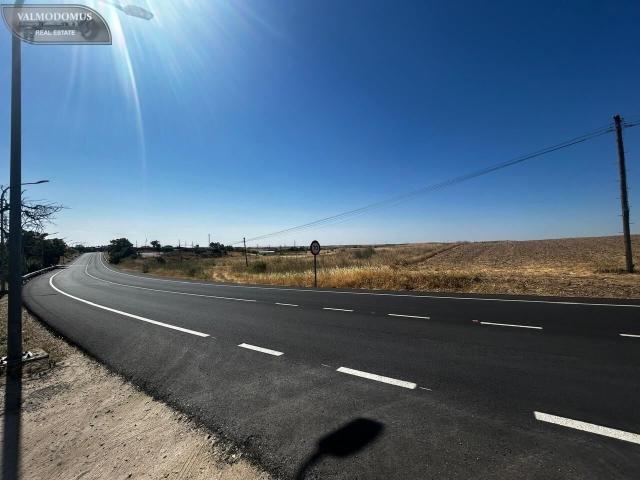 Magnífica finca rústica de 4.136 m2 ubicada en una situación estratégica, a la entrada de Casarrubios del Monte