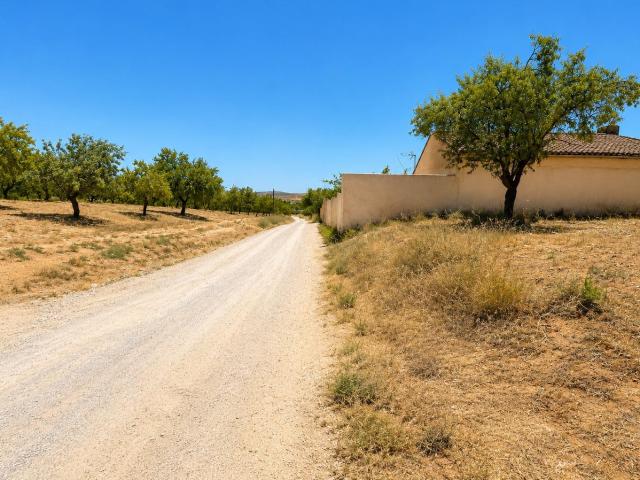 Magnifica finca rústica de 1.300 metros en El Arroyo de Padul