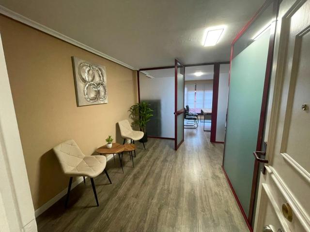 MAGNÍFICA OFICINA EN PLENO CENTRO DE CÁNOVAS