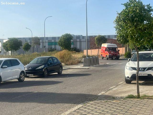 Magnifica oportunidad, gran chalet de esquina en Pilas, junto Mercadona!
