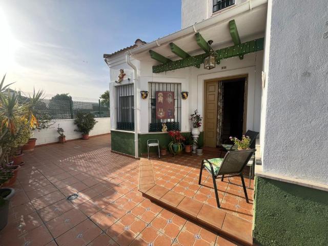 Magnifica oportunidad, gran chalet de esquina en Pilas, junto Mercadona!