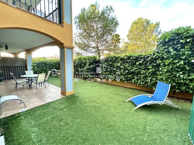 Magnífica oportunidad en Costa Esuri. Planta baja con jardín
