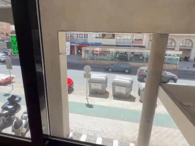 Magnifica oportunidad, Oficina con cambio de uso junto Plaza de Cuba!