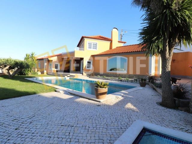Magnifica moradia T3 +1 situada em zona histórica de grande. 248m² Colares
