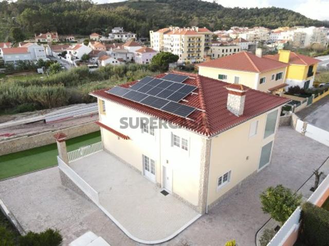 Magnífica moradia T4 na Malveira