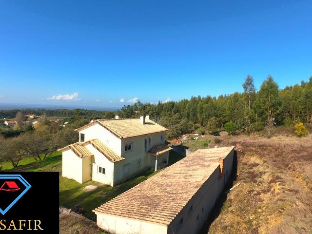 Magnífica Moradia T5 com 250 m2 de área, inserida num terren. 245m² Ferreira do zêzere