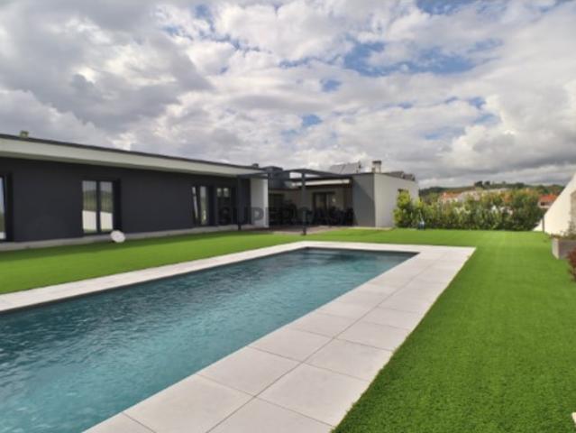 Magnífica Moradia T5 com Piscina e Jardim em Mafra