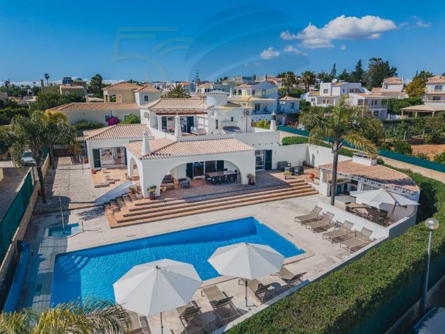 Magnífica moradia com piscina aquecida Localização privile. 275m² Lagoa e Carvoeiro