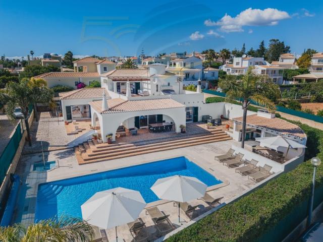 Magnífica moradia com piscina aquecida Localização privilegiada