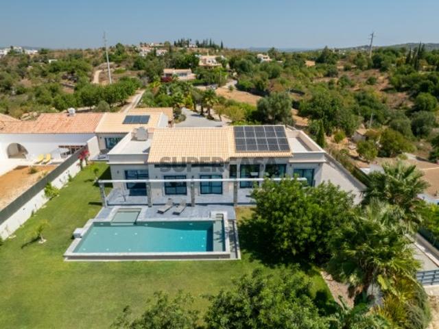 Magnífica Moradia Contemporânea com Piscina Infinita e Vista Panorâmica Mar em Boliqueime