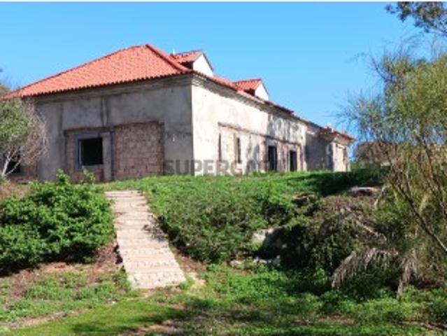 Magnifíca Moradia em cima do mar em Albufeira com Lote de Terreno de 1,1 ha