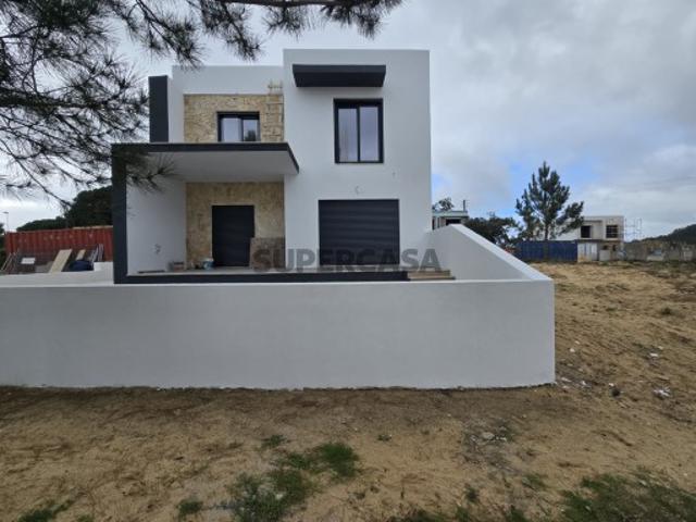 Magnifica moradia geminada T3, na Maçã, Sesimbra