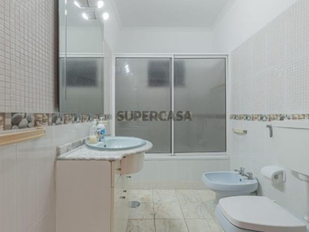 Moradia T4 na Charneca de Caparica em excelente estado perto das praias