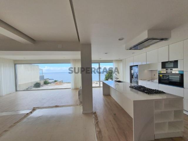 Magnífica moradia Nova construção V5, *Acabamentos de luxo *Localização privilegiada *Vista sobre o Oceano Atlântico *Jardim *Piscina *Seeview *New construction